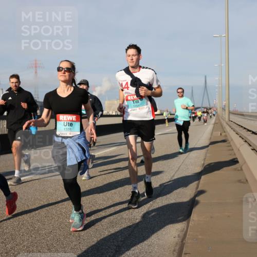03.10.2025 - Köhlbrandbrückenlauf Lena Gebhardt http://msf.ph/oto/9136241 03.10.2025 09:54:07 Position 2 327, 1331, 4, 1151 meine-sportfotos.de