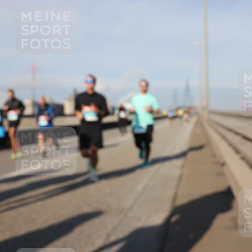 03.10.2025 - Köhlbrandbrückenlauf Lena Gebhardt http://msf.ph/oto/9136277 03.10.2025 09:54:08 Position 2  meine-sportfotos.de