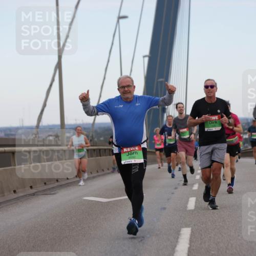 03.10.2025 - Köhlbrandbrückenlauf Jannik Wohlers http://msf.ph/oto/9136279 03.10.2025 15:24:34 Position 1 9592, 7345, 9489 meine-sportfotos.de