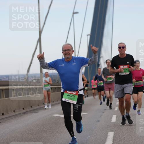 03.10.2025 - Köhlbrandbrückenlauf Jannik Wohlers http://msf.ph/oto/9136320 03.10.2025 15:24:34 Position 1 9592 meine-sportfotos.de