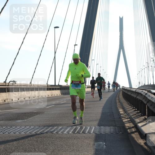 03.10.2025 - Köhlbrandbrückenlauf Yannick Fuchs http://msf.ph/oto/9136345 03.10.2025 08:20:07 Position 2 3460 meine-sportfotos.de