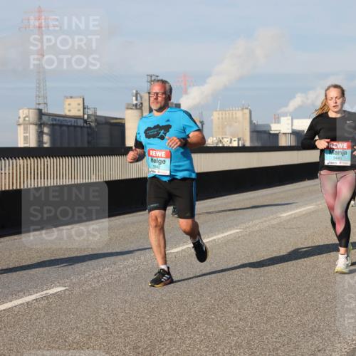 03.10.2025 - Köhlbrandbrückenlauf Lena Gebhardt http://msf.ph/oto/9136401 03.10.2025 09:54:17 Position 2 1642, 3445 meine-sportfotos.de