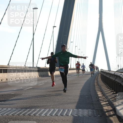 03.10.2025 - Köhlbrandbrückenlauf Yannick Fuchs http://msf.ph/oto/9136408 03.10.2025 08:20:10 Position 2  meine-sportfotos.de