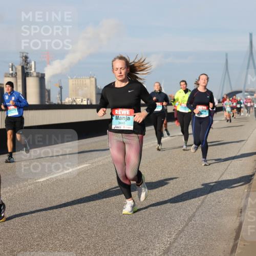 03.10.2025 - Köhlbrandbrückenlauf Lena Gebhardt http://msf.ph/oto/9136411 03.10.2025 09:54:18 Position 2 1642, 3445 meine-sportfotos.de