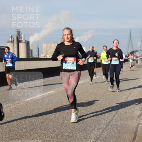 03.10.2025 - Köhlbrandbrückenlauf Lena Gebhardt http://msf.ph/oto/9136419 03.10.2025 09:54:18 Position 2 1642, 3445 meine-sportfotos.de