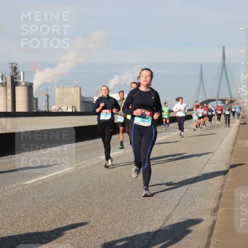 03.10.2025 - Köhlbrandbrückenlauf Lena Gebhardt http://msf.ph/oto/9136432 03.10.2025 09:54:19 Position 2 4, 1654 meine-sportfotos.de