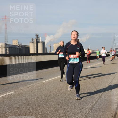 03.10.2025 - Köhlbrandbrückenlauf Lena Gebhardt http://msf.ph/oto/9136443 03.10.2025 09:54:20 Position 2 1654 meine-sportfotos.de