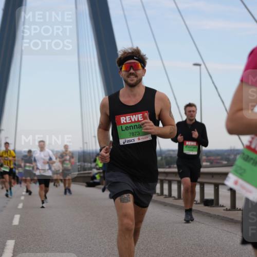 03.10.2025 - Köhlbrandbrückenlauf Jannik Wohlers http://msf.ph/oto/9136500 03.10.2025 15:24:39 Position 1 7873 meine-sportfotos.de