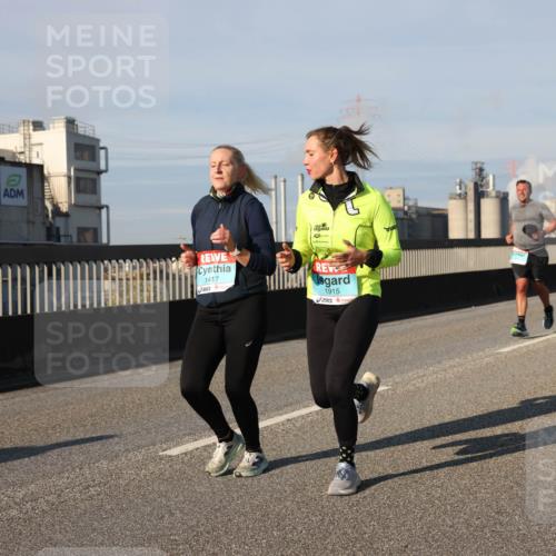 03.10.2025 - Köhlbrandbrückenlauf Lena Gebhardt http://msf.ph/oto/9136501 03.10.2025 09:54:22 Position 2 1417, 1915 meine-sportfotos.de