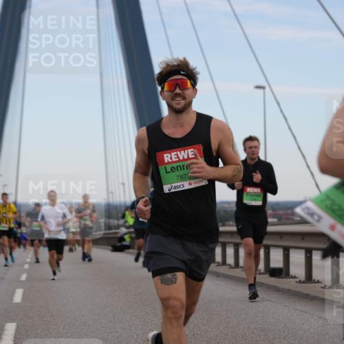 03.10.2025 - Köhlbrandbrückenlauf Jannik Wohlers http://msf.ph/oto/9136504 03.10.2025 15:24:39 Position 1 7873, 7322 meine-sportfotos.de