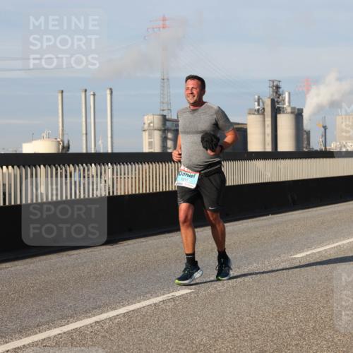 03.10.2025 - Köhlbrandbrückenlauf Lena Gebhardt http://msf.ph/oto/9136522 03.10.2025 09:54:24 Position 2 1015 meine-sportfotos.de