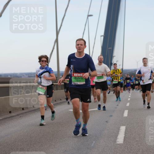 03.10.2025 - Köhlbrandbrückenlauf Jannik Wohlers http://msf.ph/oto/9136523 03.10.2025 15:24:40 Position 1 7056, 7610 meine-sportfotos.de