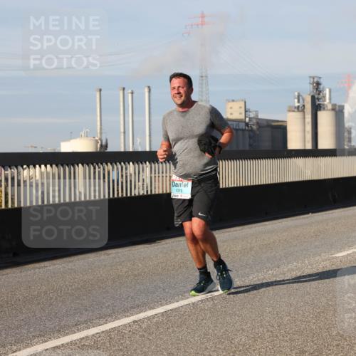 03.10.2025 - Köhlbrandbrückenlauf Lena Gebhardt http://msf.ph/oto/9136524 03.10.2025 09:54:24 Position 2 1015 meine-sportfotos.de