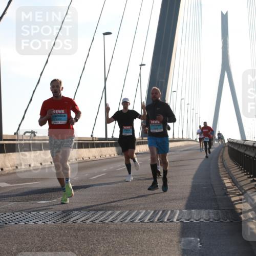 03.10.2025 - Köhlbrandbrückenlauf Yannick Fuchs http://msf.ph/oto/9136540 03.10.2025 08:20:19 Position 2 2402 meine-sportfotos.de