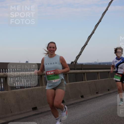 03.10.2025 - Köhlbrandbrückenlauf Jannik Wohlers http://msf.ph/oto/9136549 03.10.2025 15:24:41 Position 1 7056, 7085, 7610, 1 meine-sportfotos.de