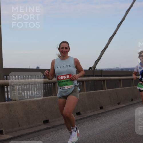 03.10.2025 - Köhlbrandbrückenlauf Jannik Wohlers http://msf.ph/oto/9136555 03.10.2025 15:24:41 Position 1 19, 7056, 7085, 7610 meine-sportfotos.de