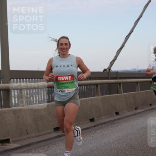 03.10.2025 - Köhlbrandbrückenlauf Jannik Wohlers http://msf.ph/oto/9136569 03.10.2025 15:24:41 Position 1 7056, 7001, 7610 meine-sportfotos.de