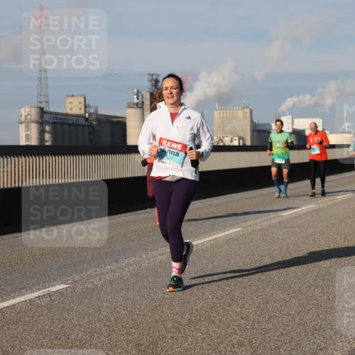 03.10.2025 - Köhlbrandbrückenlauf Lena Gebhardt http://msf.ph/oto/9136570 03.10.2025 09:54:26 Position 2 1387 meine-sportfotos.de