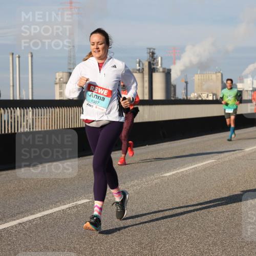 03.10.2025 - Köhlbrandbrückenlauf Lena Gebhardt http://msf.ph/oto/9136584 03.10.2025 09:54:27 Position 2 1387 meine-sportfotos.de