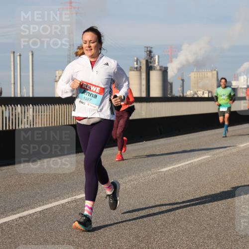 03.10.2025 - Köhlbrandbrückenlauf Lena Gebhardt http://msf.ph/oto/9136589 03.10.2025 09:54:27 Position 2 1387 meine-sportfotos.de