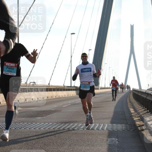 03.10.2025 - Köhlbrandbrückenlauf Yannick Fuchs http://msf.ph/oto/9136590 03.10.2025 08:20:22 Position 2 26, 3299, 3740 meine-sportfotos.de