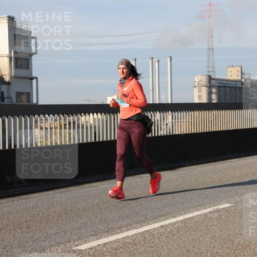 03.10.2025 - Köhlbrandbrückenlauf Lena Gebhardt http://msf.ph/oto/9136611 03.10.2025 09:54:28 Position 2  meine-sportfotos.de