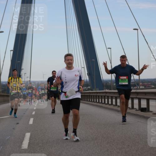 03.10.2025 - Köhlbrandbrückenlauf Jannik Wohlers http://msf.ph/oto/9136616 03.10.2025 15:24:43 Position 1 8825, 1, 1 meine-sportfotos.de