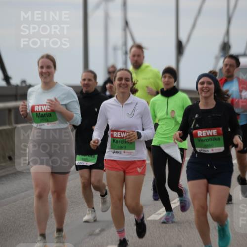03.10.2025 - Köhlbrandbrückenlauf Jannik Wohlers http://msf.ph/oto/9136626 03.10.2025 16:07:07 Position 1 8573, 8391, 8849, 8850 meine-sportfotos.de