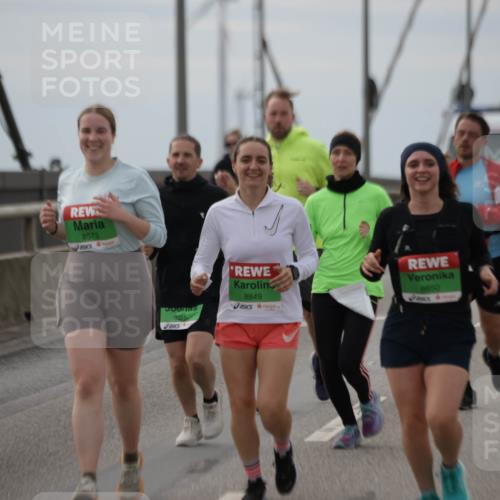 03.10.2025 - Köhlbrandbrückenlauf Jannik Wohlers http://msf.ph/oto/9136631 03.10.2025 16:07:07 Position 1 8573, 8391, 8849, 8850 meine-sportfotos.de