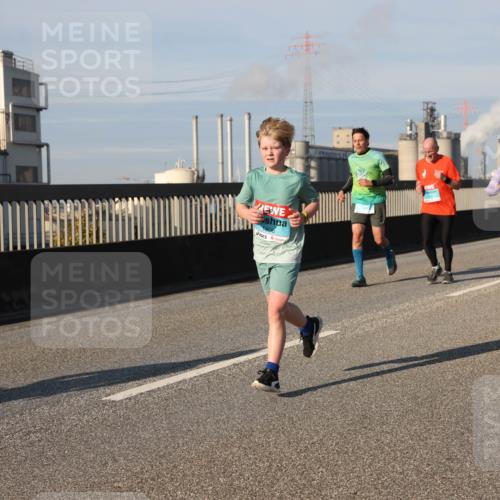 03.10.2025 - Köhlbrandbrückenlauf Lena Gebhardt http://msf.ph/oto/9136673 03.10.2025 09:54:30 Position 2 1806 meine-sportfotos.de