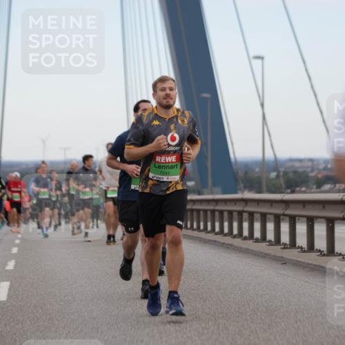 03.10.2025 - Köhlbrandbrückenlauf Jannik Wohlers http://msf.ph/oto/9136694 03.10.2025 15:24:45 Position 1 1, 1, 7241 meine-sportfotos.de