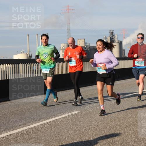 03.10.2025 - Köhlbrandbrückenlauf Lena Gebhardt http://msf.ph/oto/9136704 03.10.2025 09:54:31 Position 2 1362, 2747, 1521, 2150 meine-sportfotos.de