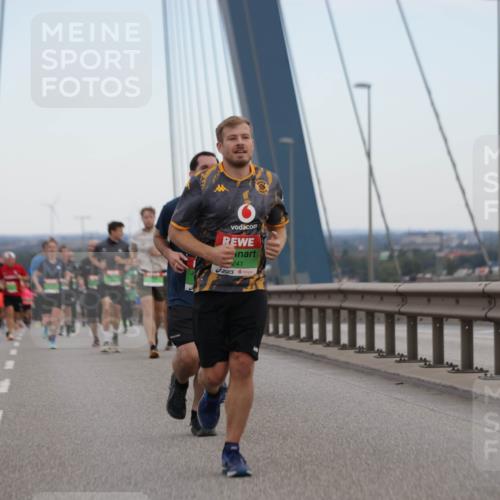 03.10.2025 - Köhlbrandbrückenlauf Jannik Wohlers http://msf.ph/oto/9136716 03.10.2025 15:24:45 Position 1 1, 1, 8846, 241 meine-sportfotos.de