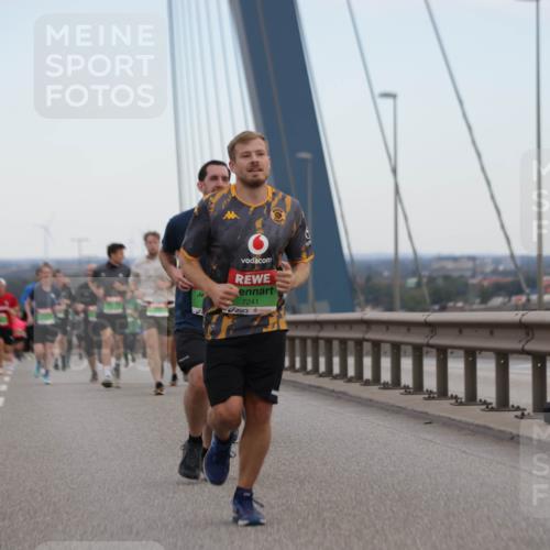 03.10.2025 - Köhlbrandbrückenlauf Jannik Wohlers http://msf.ph/oto/9136722 03.10.2025 15:24:45 Position 1 1, 8846, 7241 meine-sportfotos.de