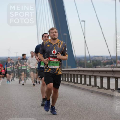 03.10.2025 - Köhlbrandbrückenlauf Jannik Wohlers http://msf.ph/oto/9136728 03.10.2025 15:24:45 Position 1 1, 846, 7241 meine-sportfotos.de