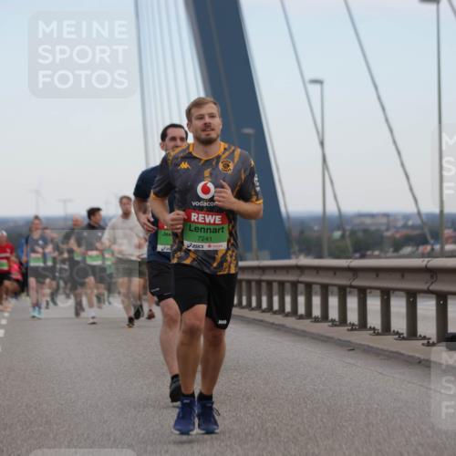 03.10.2025 - Köhlbrandbrückenlauf Jannik Wohlers http://msf.ph/oto/9136732 03.10.2025 15:24:45 Position 1 1, 1, 7241 meine-sportfotos.de