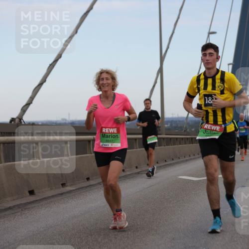 03.10.2025 - Köhlbrandbrückenlauf Jannik Wohlers http://msf.ph/oto/9136765 03.10.2025 15:24:46 Position 1 7112, 1978, 8847, 18 meine-sportfotos.de