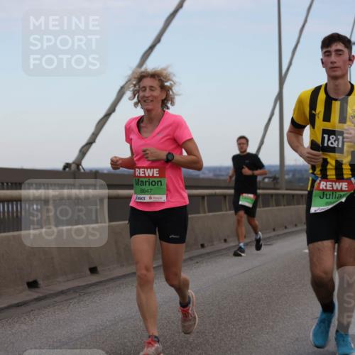 03.10.2025 - Köhlbrandbrückenlauf Jannik Wohlers http://msf.ph/oto/9136816 03.10.2025 15:24:47 Position 1 8847, 1, 1, 884 meine-sportfotos.de