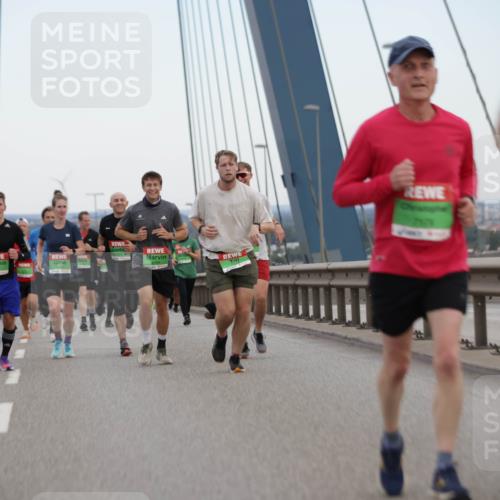 03.10.2025 - Köhlbrandbrückenlauf Jannik Wohlers http://msf.ph/oto/9136830 03.10.2025 15:24:48 Position 1  meine-sportfotos.de