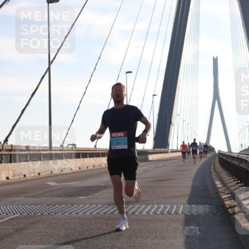 03.10.2025 - Köhlbrandbrückenlauf Yannick Fuchs http://msf.ph/oto/9136881 03.10.2025 08:20:43 Position 2 3809 meine-sportfotos.de