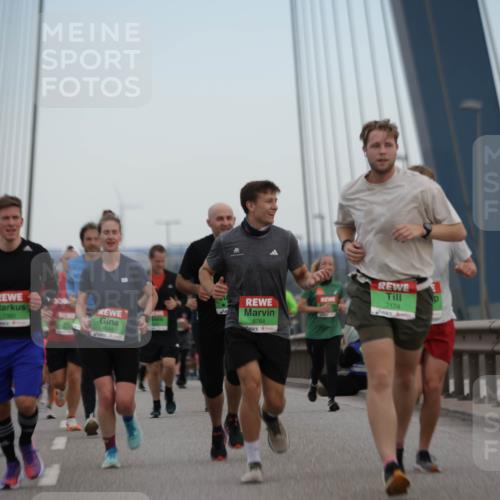 03.10.2025 - Köhlbrandbrückenlauf Jannik Wohlers http://msf.ph/oto/9136883 03.10.2025 15:24:49 Position 1 8048, 8784, 7174 meine-sportfotos.de