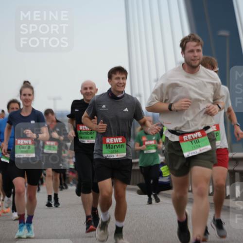 03.10.2025 - Köhlbrandbrückenlauf Jannik Wohlers http://msf.ph/oto/9136894 03.10.2025 15:24:49 Position 1 7300, 8048, 8049, 8784, 7174 meine-sportfotos.de