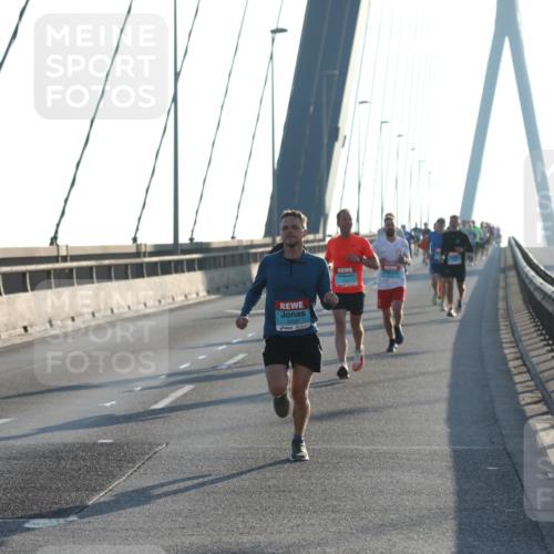 03.10.2025 - Köhlbrandbrückenlauf Yannick Fuchs http://msf.ph/oto/9136907 03.10.2025 08:20:49 Position 2 1 meine-sportfotos.de
