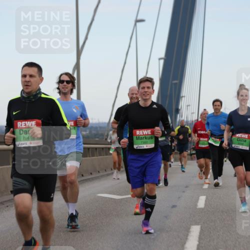 03.10.2025 - Köhlbrandbrückenlauf Jannik Wohlers http://msf.ph/oto/9136982 03.10.2025 15:24:51 Position 1 7141, 7300, 8048, 8049 meine-sportfotos.de