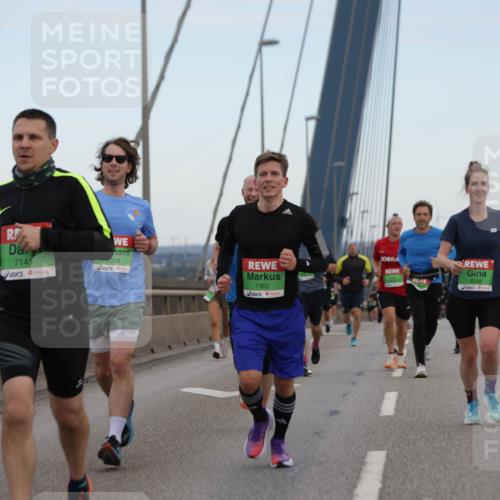 03.10.2025 - Köhlbrandbrückenlauf Jannik Wohlers http://msf.ph/oto/9136988 03.10.2025 15:24:51 Position 1 7141, 338, 7300, 8048, 8049 meine-sportfotos.de