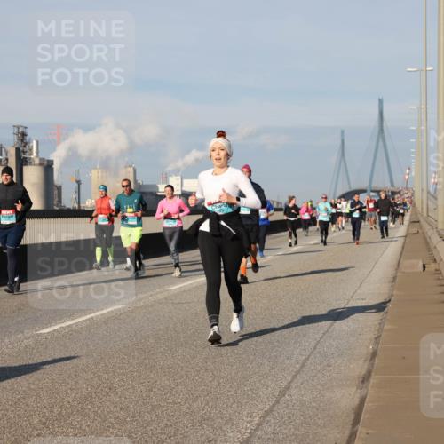 03.10.2025 - Köhlbrandbrückenlauf Lena Gebhardt http://msf.ph/oto/9136995 03.10.2025 09:54:49 Position 2  meine-sportfotos.de