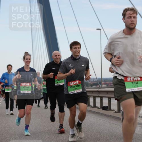 03.10.2025 - Köhlbrandbrückenlauf Jannik Wohlers http://msf.ph/oto/9137006 03.10.2025 15:24:52 Position 1 8048, 8049, 8784, 7174 meine-sportfotos.de