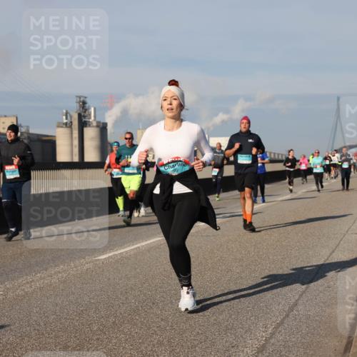 03.10.2025 - Köhlbrandbrückenlauf Lena Gebhardt http://msf.ph/oto/9137008 03.10.2025 09:54:50 Position 2 69 meine-sportfotos.de
