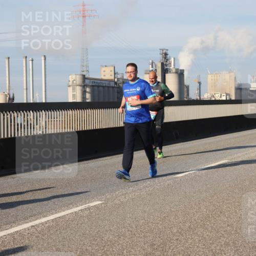 03.10.2025 - Köhlbrandbrückenlauf Lena Gebhardt http://msf.ph/oto/9137093 03.10.2025 09:54:55 Position 2  meine-sportfotos.de