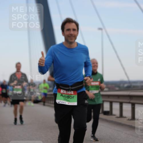 03.10.2025 - Köhlbrandbrückenlauf Jannik Wohlers http://msf.ph/oto/9137111 03.10.2025 15:24:56 Position 1 9566 meine-sportfotos.de